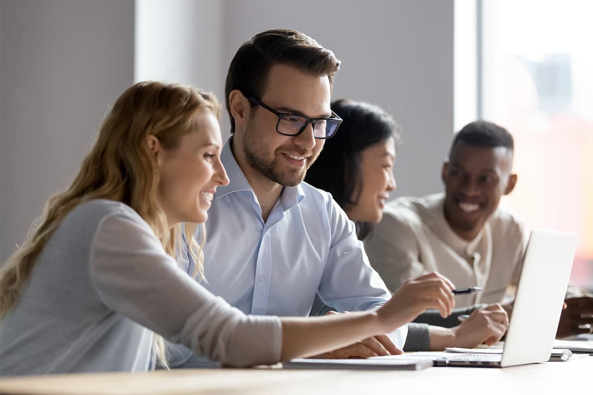 Groep werkende mensen
